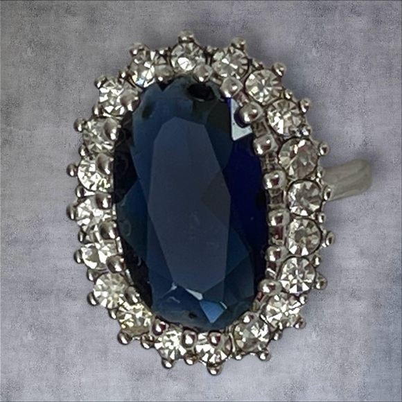 Large sapphire CZ statement ring stainless steel - Picture 7 of 8